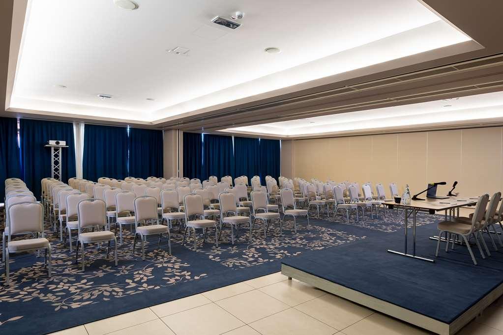 Doubletree By Hilton Milan Malpensa Solbiate Olona Hotel Facilities photo